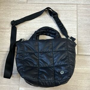 Lululemon quilted grid Crossbody Bag 5L Black barely used!!